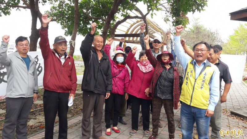 嘉義縣議員王啓澧曾多次和民眾抗議嘉義市鐵路高架化車輛調度場設置在水上鄉